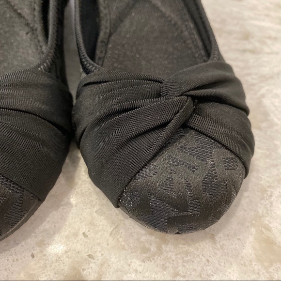 DKNY Black Wedge Heels Bow Detail Size 6 - Picture 5 of 5